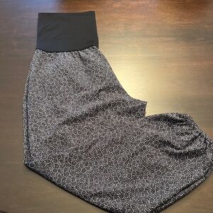 LULULEMON Black White Floral Yoga Balloon Pant 6/S